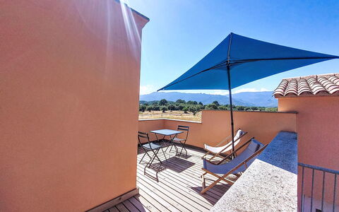Hameau de Saint Cyprien: Møbel, Udendørs Møbler, Stol, Have, Backyard, Skygge, Gård, Landscaping, Eco Hotel, Udendørs Bord