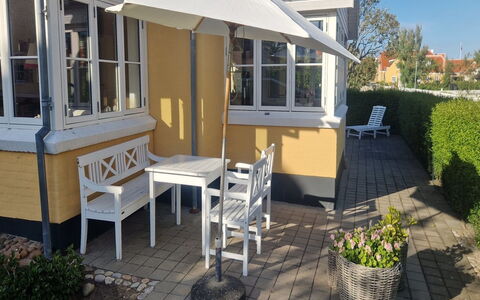 Sunaj - 350M from the Sea: Møbel, Udendørs Møbler, Stol, Veranda, Skygge, Dør, Udendørs Bord, Paraply, Udendørs Struktur, Gårdhave