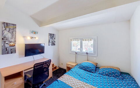 Sérénité: Indretning, Soveværelse, Seng, Væg, Etage, Gulvbelægning, Møbel, Sengetøj, Loft, Værelse