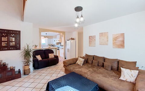 Sérénité: Møbel, Indretning, Couch, Gulvbelægning, Etage, Loft, Træ, Stue, Værelse, Lejlighed