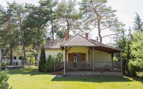 Stefano: Træ, Tag, Hus, Sommerhus, Hjem, Skygge, Veranda, Have, Stuehus, Estate