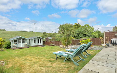 Shoe Buttons Cottage at Gap Road: Have, Land Lot, Hjem, Sommerhus, Lawn, Bunddække, Backyard, Gård, Landscaping, Udendørs Møbler