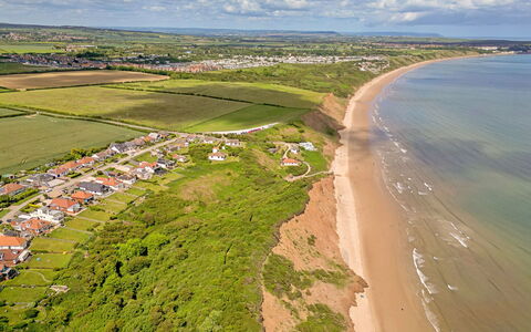 Shoe Buttons Cottage at Gap Road: Kyst, Horisont, Coastal Og Oceaniske Landskabsformer, Sky, Kyst, Økoregion, Strand, Hav, Landskab, Land Lot