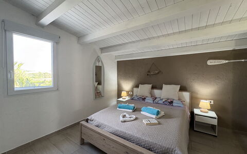 Villa Emme: Møbel, Gulvbelægning, Træ, Etage, Soveværelse, Indretning, Seng, Loft, Hjem, Værelse