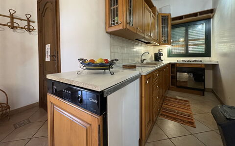 Il Cigno Reale Green: Countertop, Køkken, Køkken Apparat, Cabinetry, Større Bandage, Træ, Indretning, Køkkenvask, Gulvbelægning, Møbel