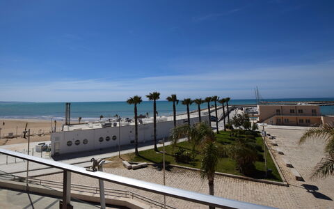 La Casa di Luigi: Hav, Kyst, Ocean, Strand, Skygge, Walkway, Badeby, Tropics, Boardwalk