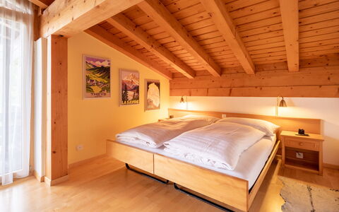 Casa la Streila: Træ, Indretning, Loft, Gulvbelægning, Værelse, Trægulve, Bejdse, Hårdttræ, Seng, Soveværelse