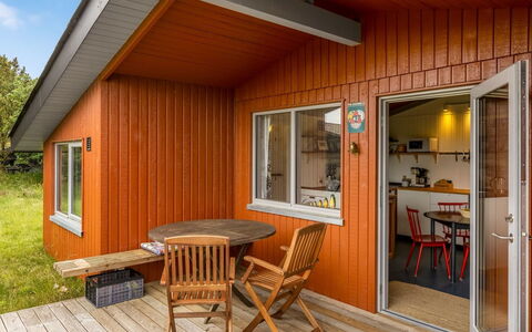 Tuija - 2.8Km from the Sea: Træ, Møbel, Stol, Hav, Lejlighed, Altan, Ocean, Skygge, Udendørs Møbler, Bejdse