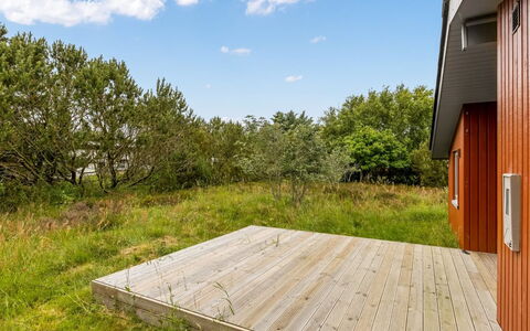 Tuija - 2.8Km from the Sea: Træ, Møbel, Stol, Hav, Lejlighed, Altan, Ocean, Skygge, Udendørs Møbler, Bejdse