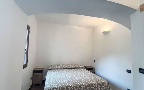 Ca Dell'Andre: Væg, Soveværelse, Indretning, Etage, Sengetøj, Sengetøj, Loft, Lejlighed, Seng, Bed Frame