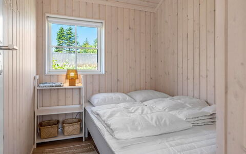 Väinö - 300M from the Sea: Træ, Soveværelse, Indretning, Gulvbelægning, Etage, Loft, Seng, Værelse, Hjem, Planke