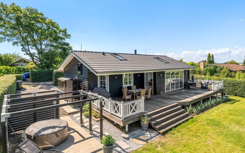 Leea - 100M from the Sea: Hus, Hjem, Tag, Sommerhus, Veranda, Estate, Sidespor, Stuehus, Cykel, Dæk