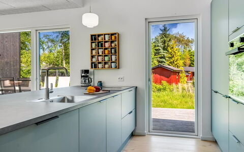 Adrian - 500M from the Sea: Køkken, Countertop, Gulvbelægning, Køkken Apparat, Indretning, Etage, Hjem, Møbel, Større Bandage, Cabinetry