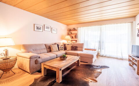 Haus Ner A1: Møbel, Indretning, Gulvbelægning, Trægulve, Etage, Træ, Couch, Loft, Stue, Værelse