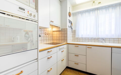 Haus Ner A1: Gulvbelægning, Indretning, Træ, Cabinetry, Køkken, Etage, Countertop, Loft, Køkken Apparat, Værelse