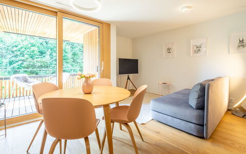 Vallada 11-06: Indretning, Møbel, Gulvbelægning, Etage, Træ, Trægulve, Loft, Bord, Køkken & Spisebord, Stol
