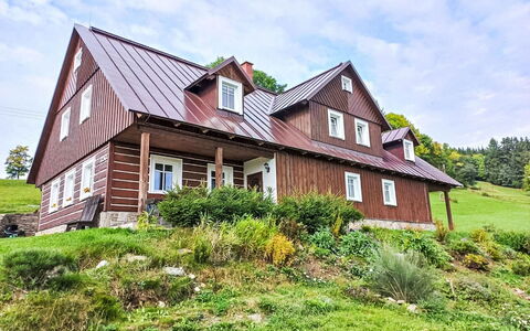 Strážné: Svømmepøl, Boligområde, Thermae, Udvej, Kompositmateriale, Fritid, Estate, Kunstgræs, Hacienda, Villa