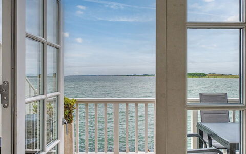 Efraima - 20M from the Sea: Svømmepøl, Boligområde, Thermae, Udvej, Kompositmateriale, Fritid, Estate, Kunstgræs, Hacienda, Villa