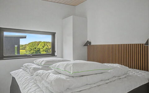 Sedine - 500M from the Sea: Indretning, Loft, Soveværelse, Seng, Belysning, Lysarmatur, Værelse, Sengetøj, Bed Frame, Sengetøj
