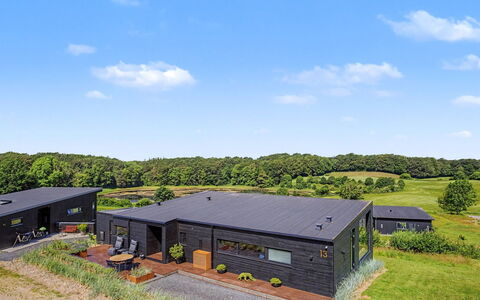 Sedine - 500M from the Sea: Land Lot, Estate, Sommerhus, Have, Landscaping, Indkørsel, Stuehus, Gård, Garden Bygninger, Meteorologisk Fænomen