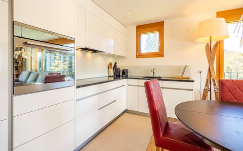 Taviarna Laax 3.6: Indretning, Møbel, Gulvbelægning, Køkken, Etage, Countertop, Træ, Loft, Cabinetry, Værelse