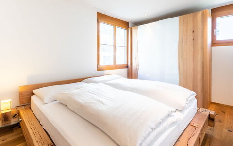 Taviarna Laax 3.6: Soveværelse, Seng, Træ, Sengetøj, Sengetøj, Etage, Indretning, Gulvbelægning, Bed Frame, Hjem