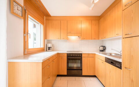Val Mulin 8.2: Køkken, Cabinetry, Countertop, Træ, Gulvbelægning, Indretning, Køkken Apparat, Etage, Håndvask, Større Bandage