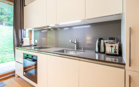 Cuolm Liung Apt. 52: Køkken, Køkken Apparat, Countertop, Indretning, Større Bandage, Træ, Cabinetry, Gulvbelægning, Husholdningsapparat, Køkkenvask