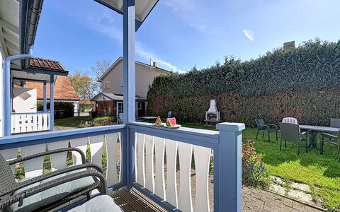 Wiek 200: Hjem, Boligområde, Hus, Veranda, Dør, Skygge, Udendørs Møbler, Estate, Have, Gård