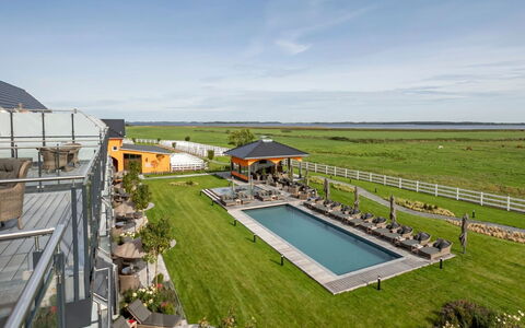 Rambin 100: Svømmepøl, Villa, Udvej, Eco Hotel, Udendørs Møbler, Ferieby