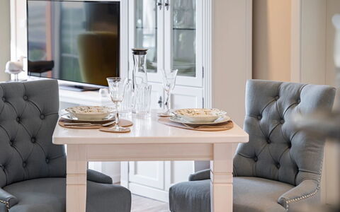 Rambin 100: Møbel, Gulvbelægning, Indretning, Træ, Stol, Bord, Etage, Køkken & Spisebord, Spisestue, Værelse