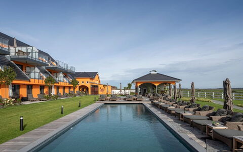 Rambin 100: Skygge, Estate, Udvej, Eco Hotel, Villa, Ferieby, Hotel, Svømmepøl