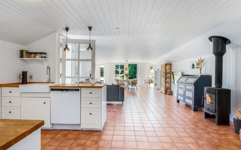 Lagho - 400M from the Sea: Gulvbelægning, Etage, Indretning, Loft, Flise, Trægulve, Køkken, Bejdse, Hårdttræ, Cabinetry