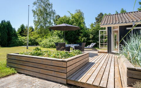 Lagho - 400M from the Sea: Træ, Have, Hårdttræ, Planke, Udendørs Møbler, Dæk, Kompositmateriale, Backyard, Bejdse, Landscaping