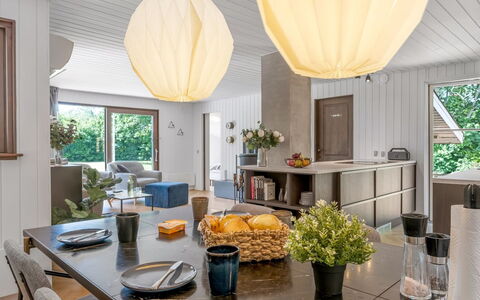 Gustava - 10Km from the Sea: Møbel, Udendørs Møbler, Stol, Skygge, Udendørs Bord, Stueplante, Gårdhave, Gård, Design, Altan
