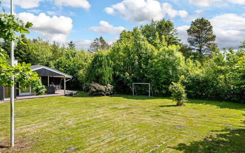 Gustava - 10Km from the Sea: Møbel, Udendørs Møbler, Stol, Skygge, Udendørs Bord, Stueplante, Gårdhave, Gård, Design, Altan