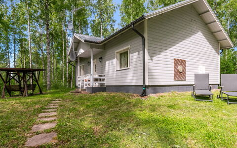 Lääsänäyräs: Møbel, Udendørs Møbler, Stol, Skygge, Udendørs Bord, Stueplante, Gårdhave, Gård, Design, Altan