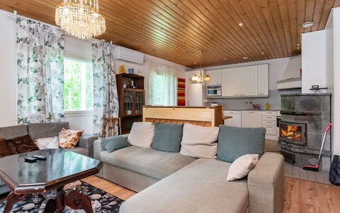 Lääsänäyräs: Møbel, Udendørs Møbler, Stol, Skygge, Udendørs Bord, Stueplante, Gårdhave, Gård, Design, Altan