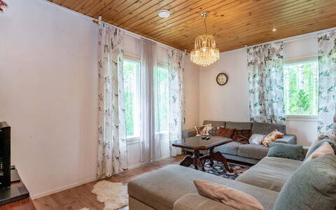 Lääsänäyräs: Møbel, Udendørs Møbler, Stol, Skygge, Udendørs Bord, Stueplante, Gårdhave, Gård, Design, Altan