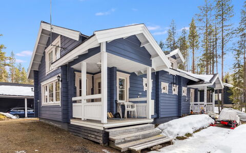 Reittitie 3: Møbel, Udendørs Møbler, Stol, Skygge, Udendørs Bord, Stueplante, Gårdhave, Gård, Design, Altan