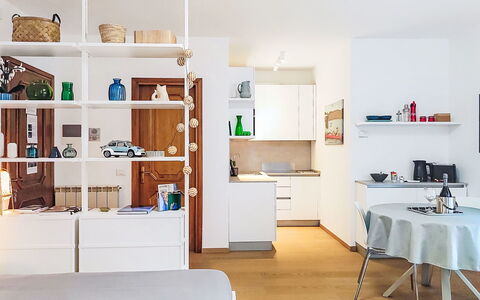 Riva&Lago: Møbel, Udendørs Møbler, Stol, Skygge, Udendørs Bord, Stueplante, Gårdhave, Gård, Design, Altan