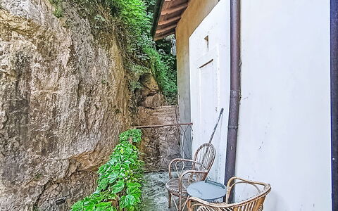 Via Monte Brione: Møbel, Udendørs Møbler, Stol, Skygge, Udendørs Bord, Stueplante, Gårdhave, Gård, Design, Altan