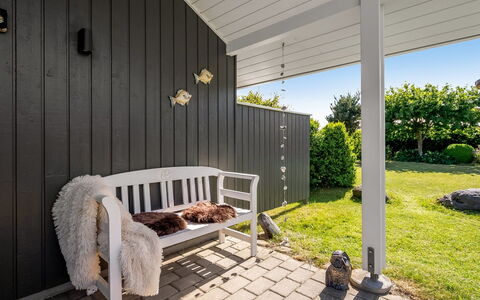 Kristanna - 1.2Km from the Sea: Træ, Gulvbelægning, Etage, Planke, Hårdttræ, Skygge, Bejdse, Have, Trægulve, Backyard