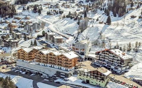 La Tzoumaz 9000: Lejlighed, Bjergkæde, Alps, Ejerlejlighed, Bjerglandsby, Glacial Landskabsform, Hotel, Altan