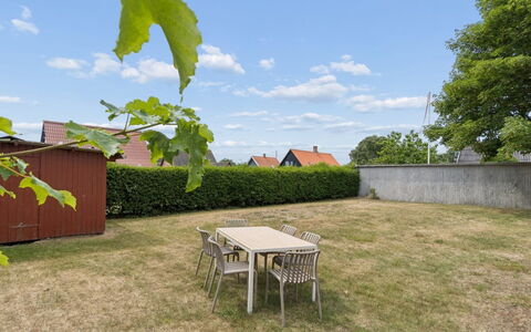 Toivo - 300M from the Sea: Land Lot, Have, Lawn, Backyard, Skygge, Gård, Landscaping, Sommerhus, Stuehus, Estate
