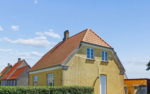 Toivo - 300M from the Sea: Møbel, Stol, Indretning, Bord, Værelse, Bejdse, Altan, Loft, Eco Hotel, Hårdttræ