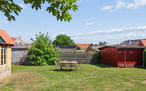 Toivo - 300M from the Sea: Møbel, Stol, Indretning, Bord, Værelse, Bejdse, Altan, Loft, Eco Hotel, Hårdttræ