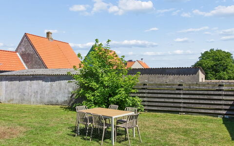 Toivo - 300M from the Sea: Møbel, Stol, Indretning, Bord, Værelse, Bejdse, Altan, Loft, Eco Hotel, Hårdttræ