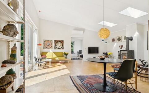 Verna - 450M from the Sea: Møbel, Stol, Indretning, Bord, Værelse, Bejdse, Altan, Loft, Eco Hotel, Hårdttræ
