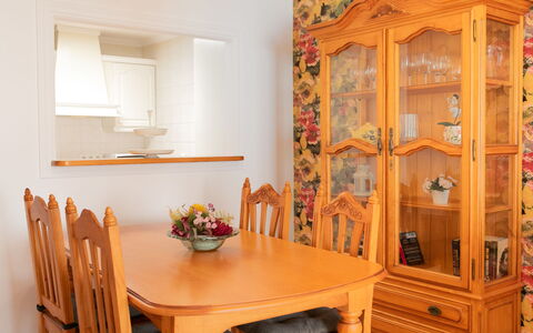 Chanquete: Møbel, Stol, Indretning, Bord, Værelse, Bejdse, Altan, Loft, Eco Hotel, Hårdttræ